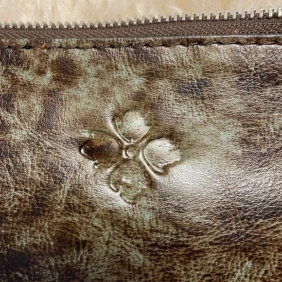 Patricia Nash Turquoise Cassini Zipper Clutch. - Picture 7 of 7